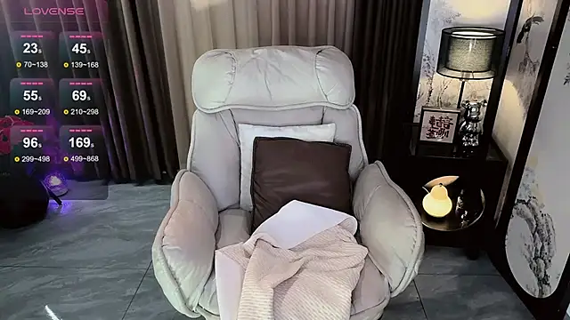 美女Yaikun0-0在线直播