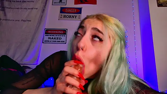 AriaVoss live cam profile