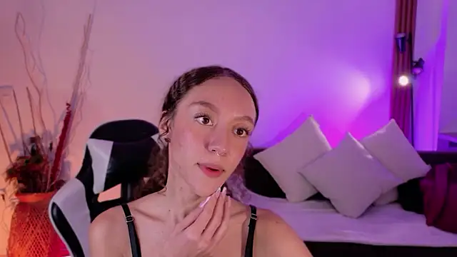 chloemoreti - ChloeMoreti's free webcam - UK Sex Cams