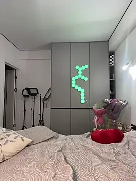 CurlyLara live sex cam