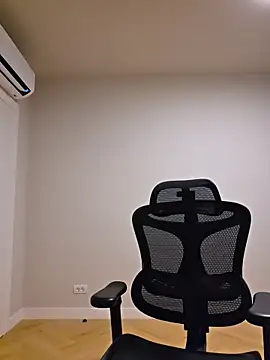 miarides19 (F teen) - Dildo sucking for 3 mins 😳😳