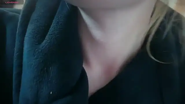 harleyblair (Ask my age) - top off