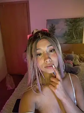 ariana_bb (Ask my age) - Cucumber in pussy 🥒🥒