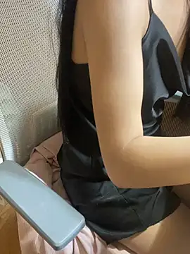 Mina048's Stripchat show and profile