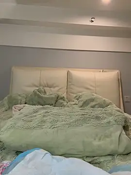 美女MI-MI8888在线直播