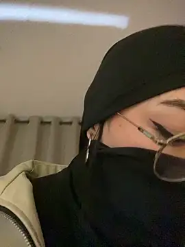 Webcam Model (Valu_euphoria)  is live.Free join now!