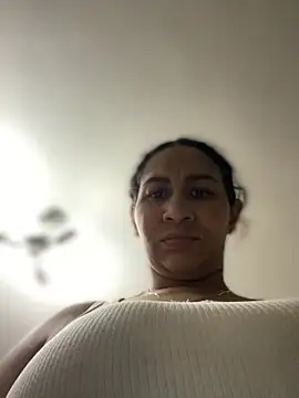 Carola-Ross live cam profile