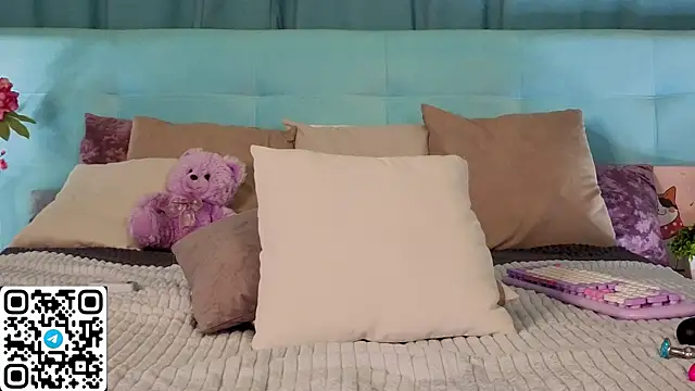 aurora_bennet (F young) - pinching nipples