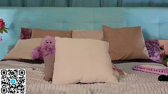 aurora_bennet (F young) - pinching nipples