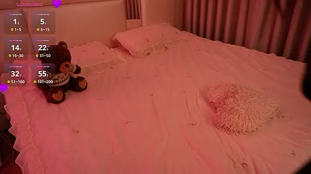 lilly_colins (F teen) - bounce tits close to cam <3