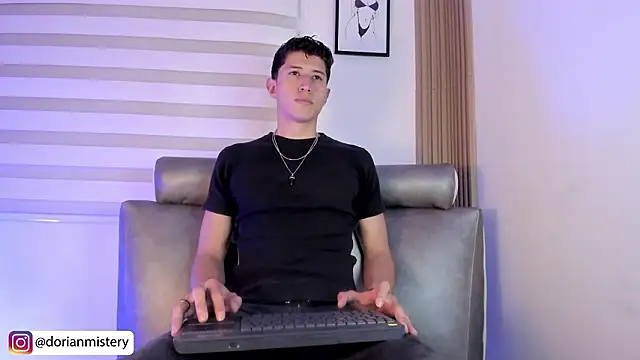 dorianmistery2322_ - Dorianmistery2322_'s free webcam - UK Sex Cams