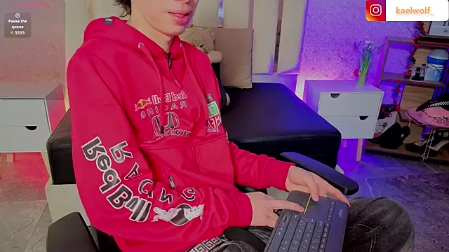 kaelwolf_tay - Kaelwolf_tay's free webcam - UK Sex Cams