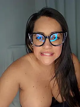 Webcam Model (Nicoleefaith_)  is live.Free join now!