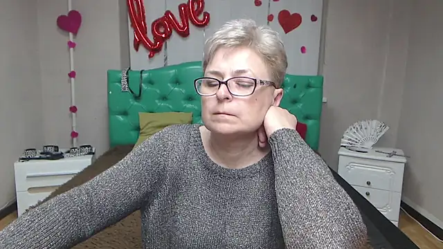 emiliagree (F mature) - more you spoil me,the naughtier I become