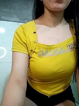 Vyvvyy69 live cam profile