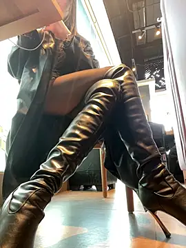 美女petoys在线直播