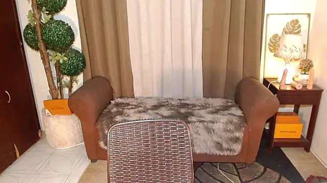 MouthWatering_Ay... Live Webcam on Stripchat