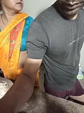 Savita_bhabhi_enjoy live sex cam