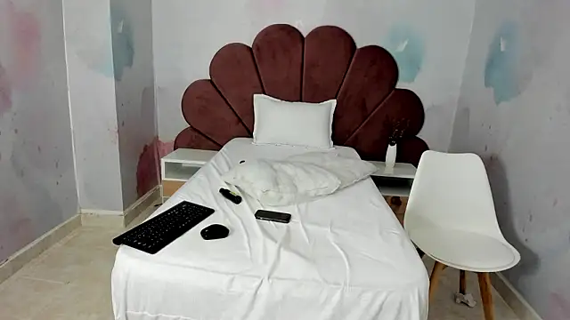 kami_hugeass - KAMI_HUGEASS's free webcam - UK Sex Cams