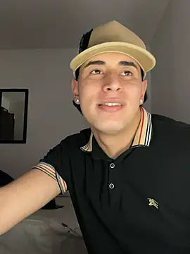 maximuz1920 (M young) - Bañarme en miel.🍯💦🥵.