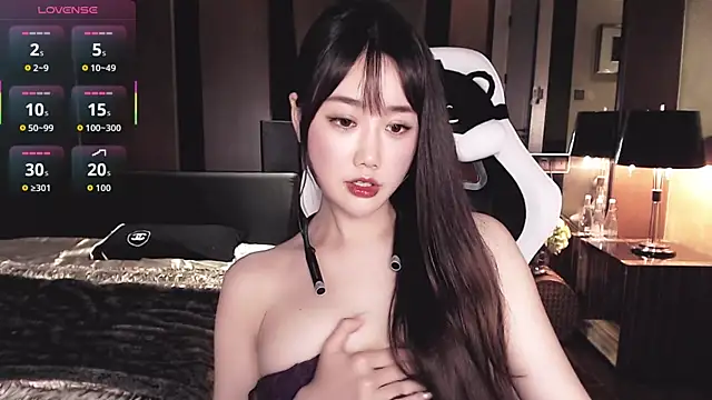 美女Aurora_-77在线直播