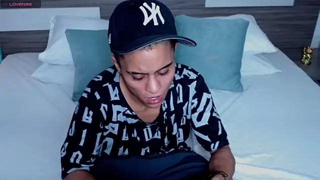 liiamthompson - Liiamthompson's free webcam - UK Sex Cams