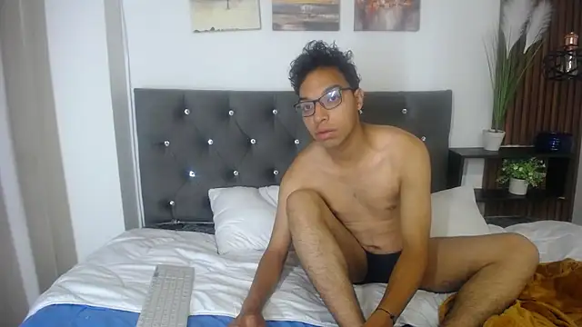 naughtycouplex_ - Naughtycouplex_'s free webcam - UK Sex Cams