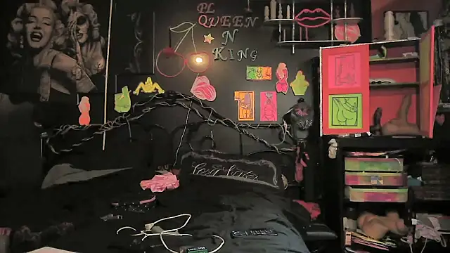 splash_queen420 (Ask my age) - Lick/Pinch My Nipple