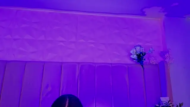 mollybigboobs12 - MollyBigBoobs12's free webcam - UK Sex Cams