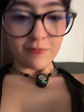 hinasweet (F teen) - Fingering pussy in doggy style