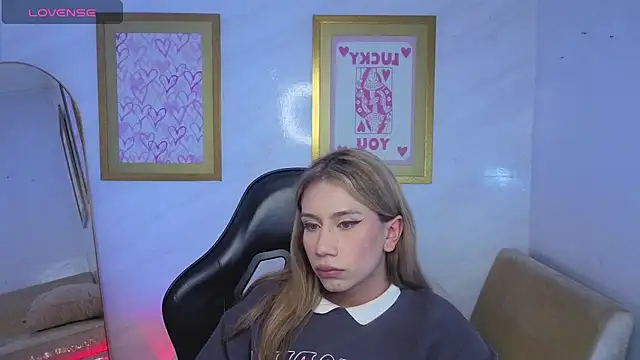 evy_luxx_v - Evy_Luxx_v's free webcam - UK Sex Cams