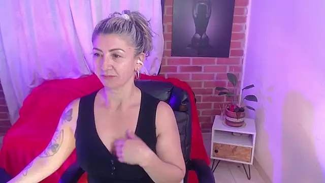 agnes_blackmoree - Agnes_blackmoree's free webcam - UK Sex Cams