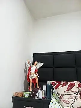 Webcam Model (MaryRoze_)  is live.Free join now!