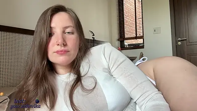 itsezhevika - ItsEzheVika's free webcam - UK Sex Cams