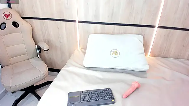 salome_greg - Salome_greg's free webcam - UK Sex Cams