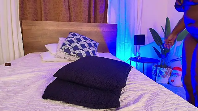 violettgomez_93 (F young) - open pussy and ass in cam