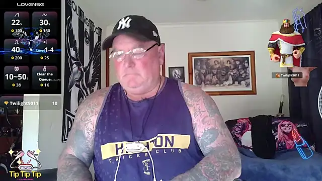 KINKYBLUEYES69 live sex cam