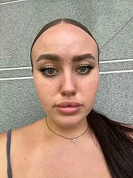 KiraSunshine live cam profile