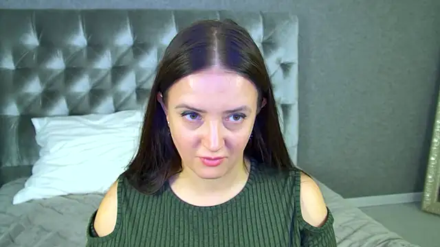 elinabellucci - ElinaBellucci's free webcam - UK Sex Cams