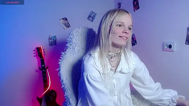 Emily_Nyaffee live sex cam