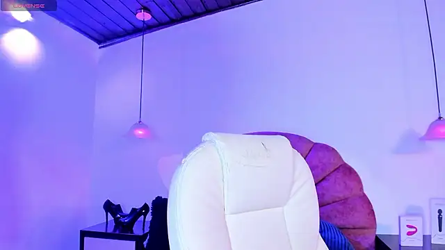 _ttaylor_ (F young) - boobs out