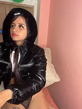 lauraaa_pink18 - Lauraaa_pink18's free webcam - UK Sex Cams