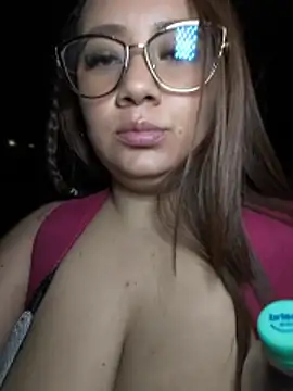 maleja_smmith (F young) - Bra off and boob flash