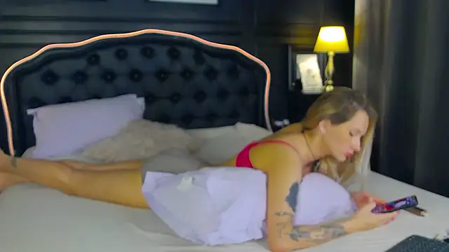 KiraProsper - Female Stripchat model