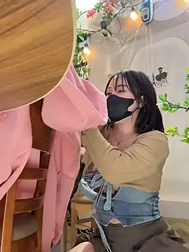 Emily-Nguyen live sex cam