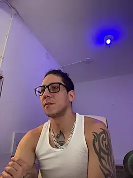 TitanNoir live sex cam