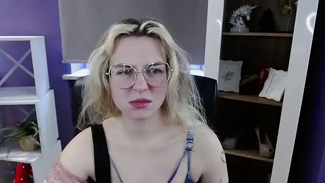 zoey_erotic - Zoey_Erotic's free webcam - UK Sex Cams