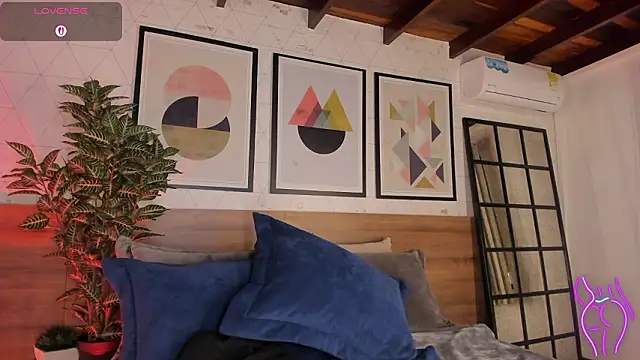 miakay1 - MiaKay1's free webcam - UK Sex Cams