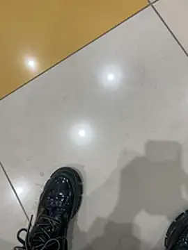 crazzychicks (Ask my age) - Squirt explode in public next to people