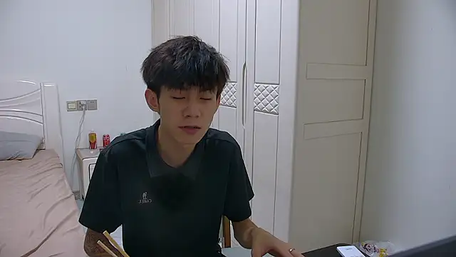 paofu-001 Live Webcam on Stripchat